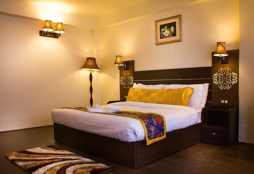 ホテル Jain Group Royal Orchid & Spa