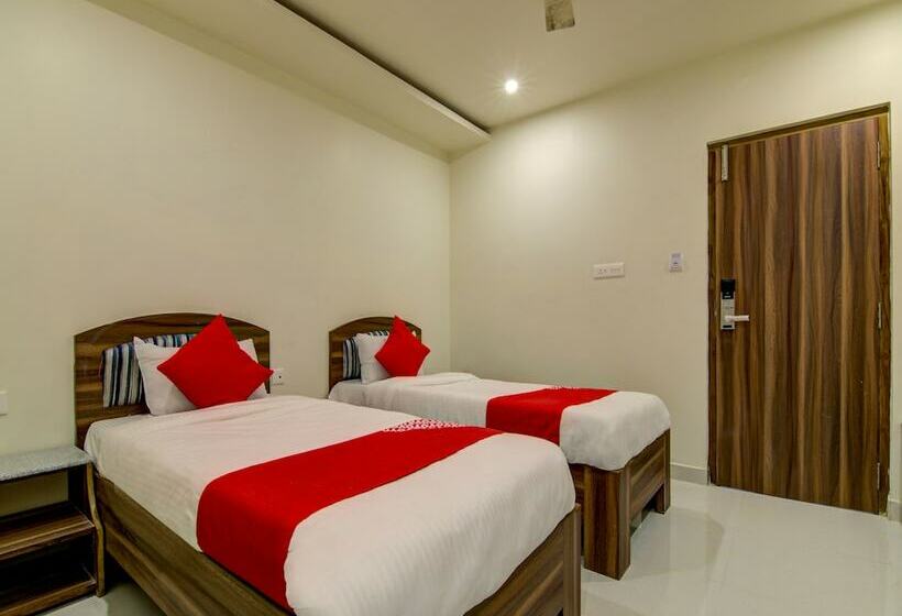 هتل Ruchi By Oyo Rooms