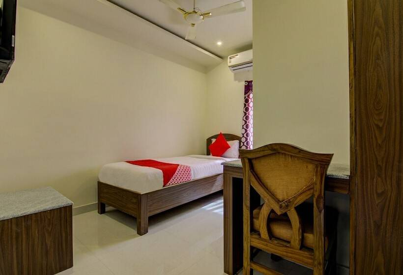 هتل Ruchi By Oyo Rooms