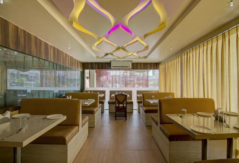 هتل Ruchi By Oyo Rooms