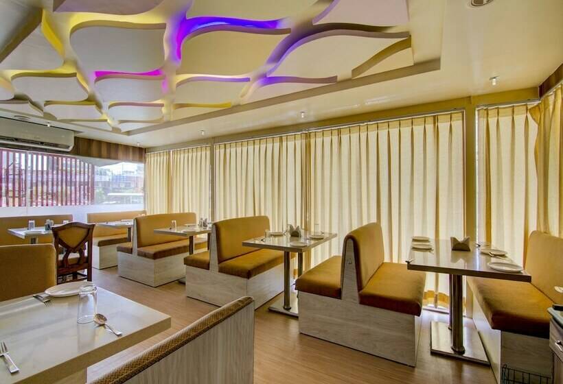 هتل Ruchi By Oyo Rooms