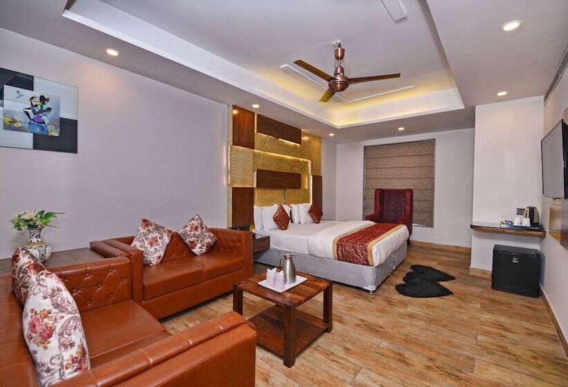 Staybook Hotel Nitya Maharani Free Airport Pickup