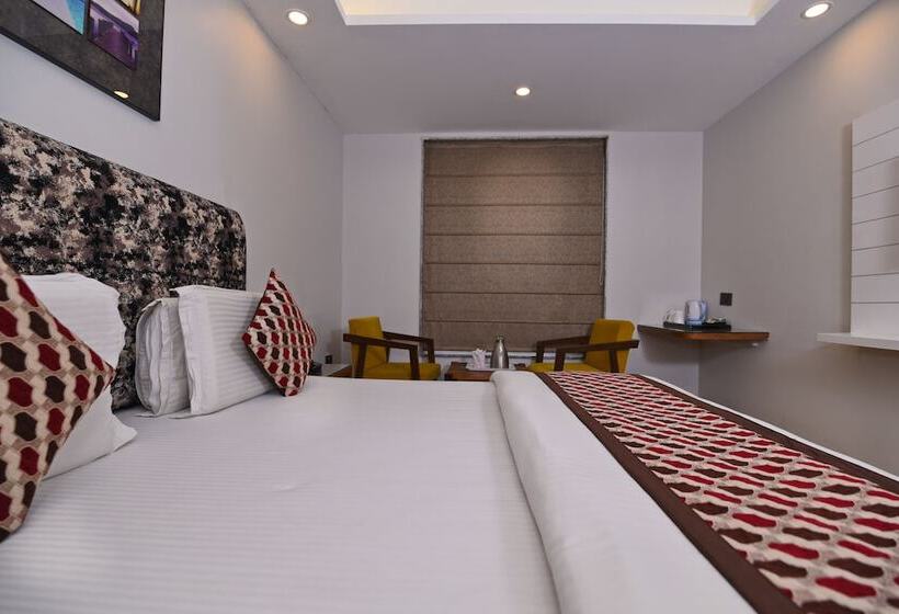 Staybook Hotel Nitya Maharani Free Airport Pickup