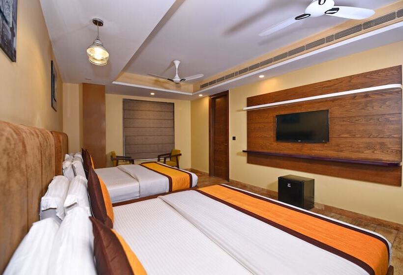 Staybook Hotel Nitya Maharani Free Airport Pickup