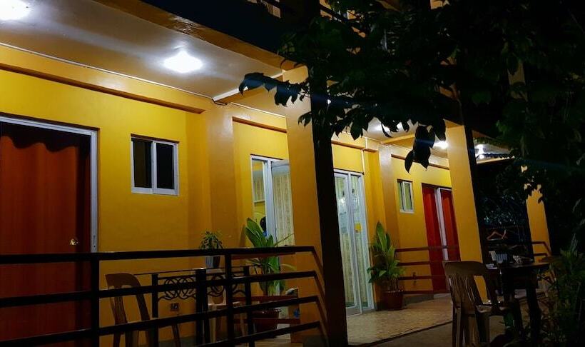 هتل Jim's Castle Inn