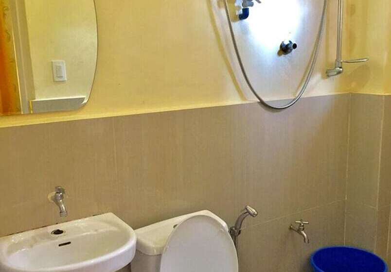 هتل Jim's Castle Inn