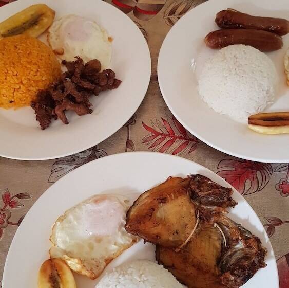 هتل Jim's Castle Inn