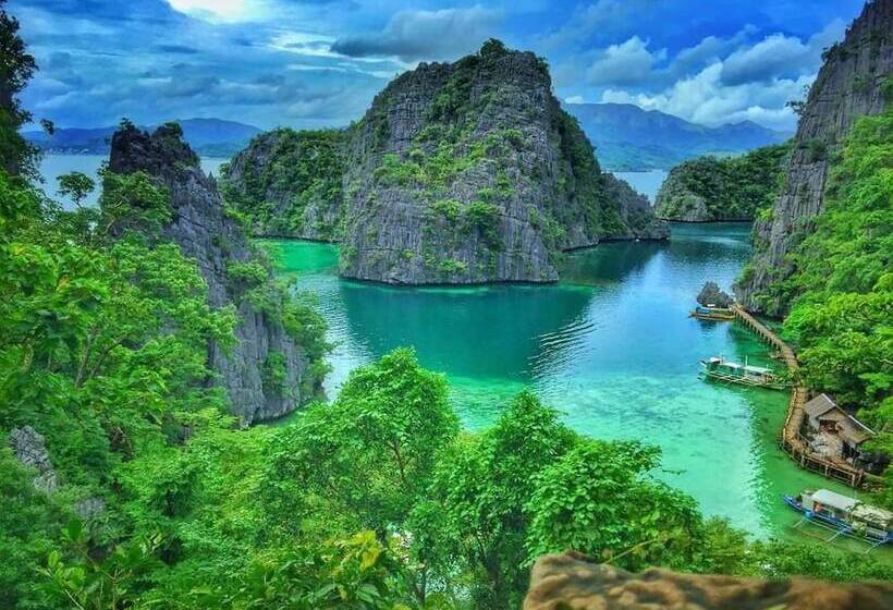 هتل Jim's Castle Inn