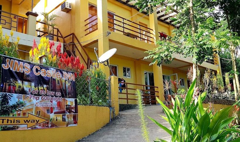 هتل Jim's Castle Inn