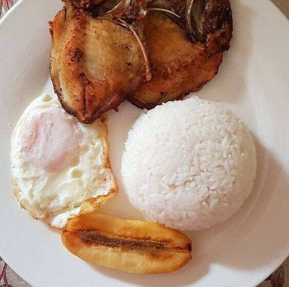 هتل Jim's Castle Inn