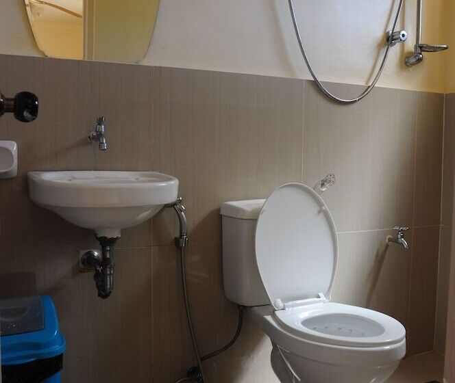 هتل Jim's Castle Inn