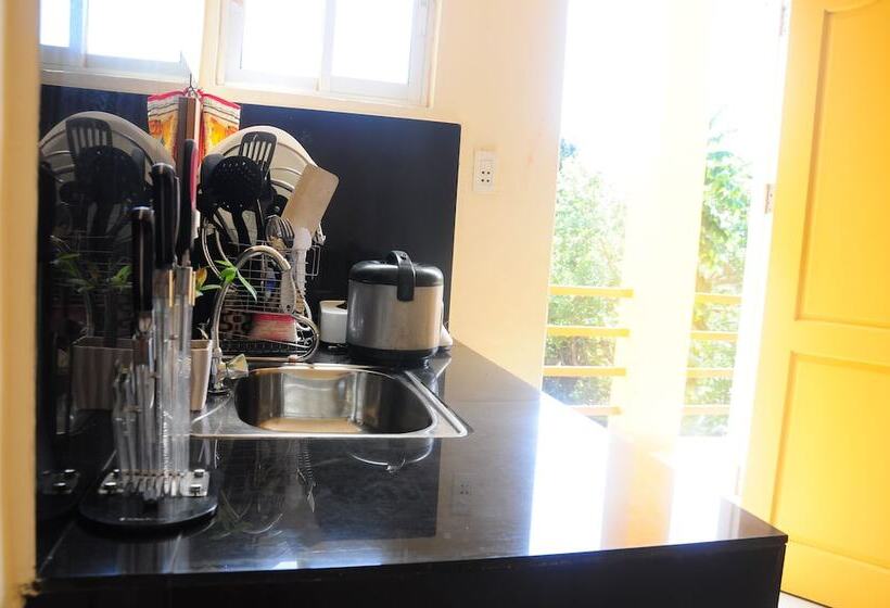 هتل Jim's Castle Inn