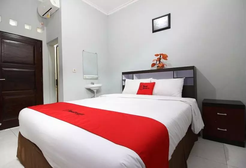 هتل Reddoorz Near Stpn Jogja