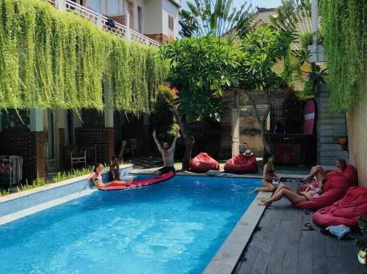 Mojosurf Camp Canggu Hostel