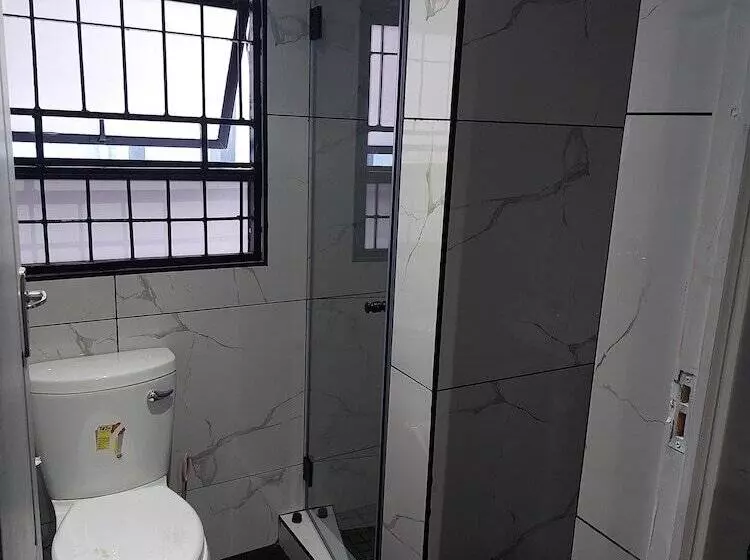 ペンション Freedom Media Guest House