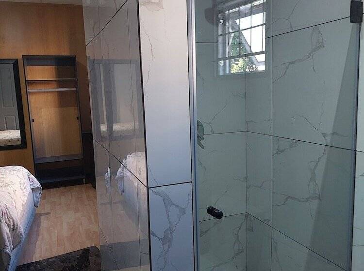 פנסיון Freedom Media Guest House