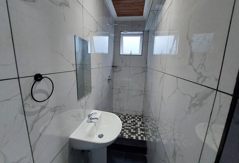 פנסיון Freedom Media Guest House