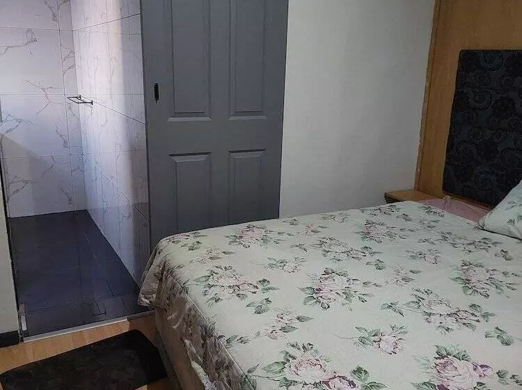 ペンション Freedom Media Guest House