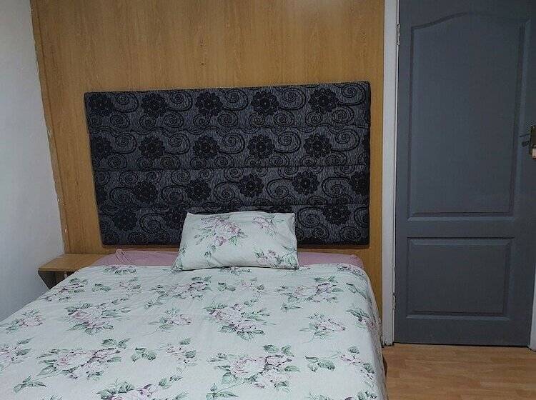 פנסיון Freedom Media Guest House