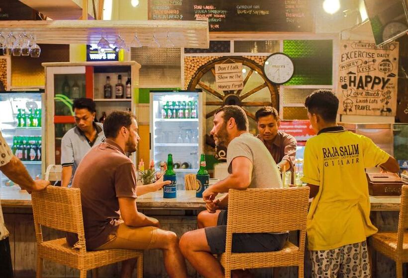 پانسیون Salim Beach Resort