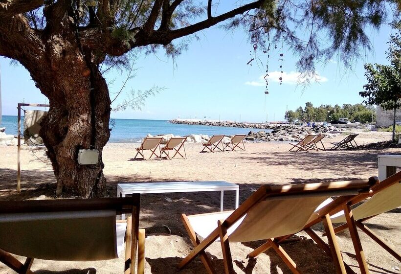 Sarantakis Apartments