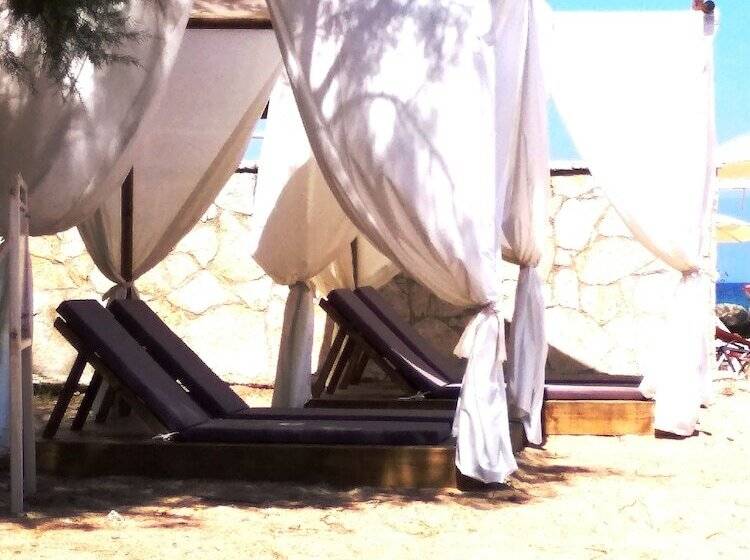 Sarantakis Apartments