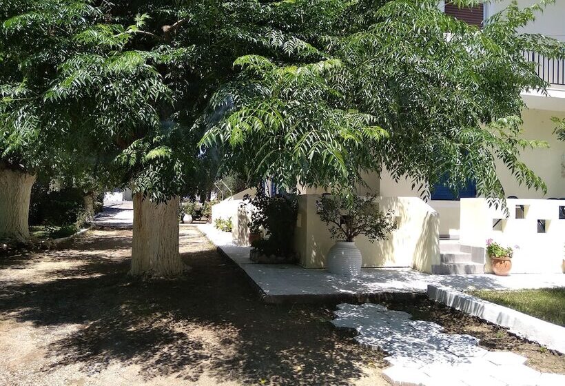 Sarantakis Apartments