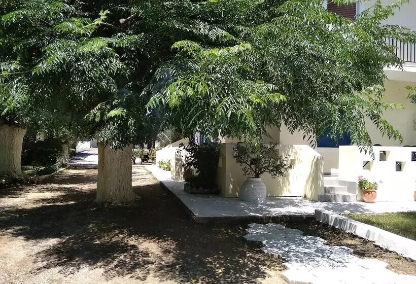 Sarantakis Apartments