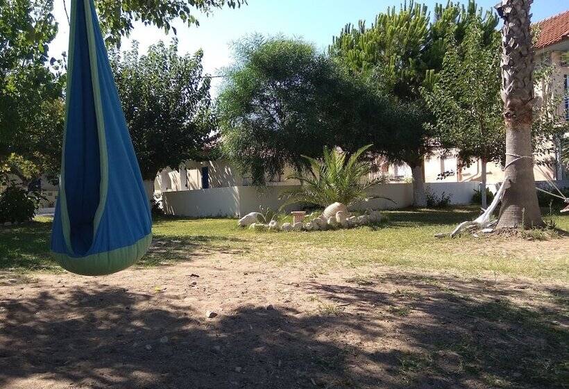 Sarantakis Apartments