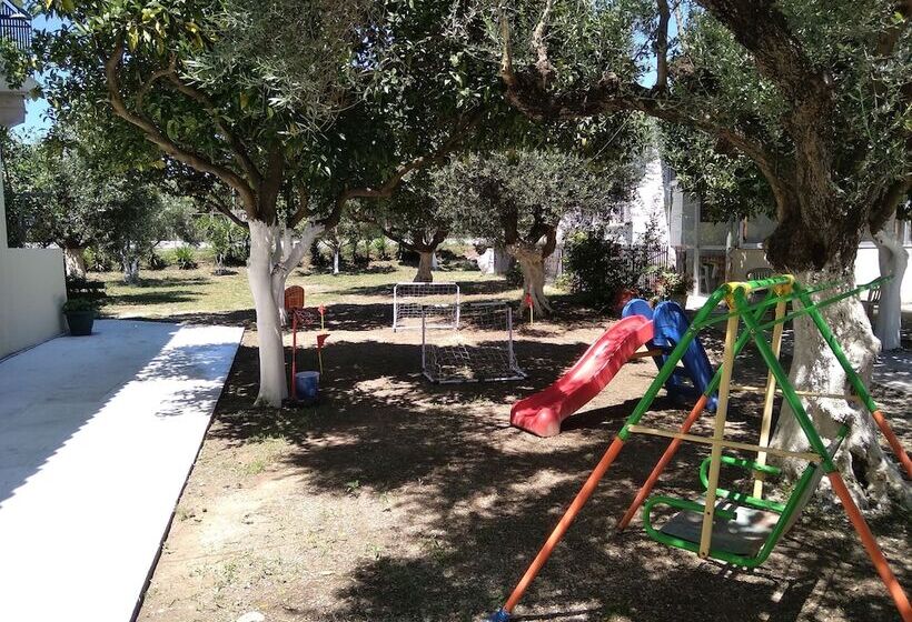 Sarantakis Apartments