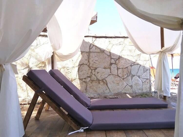 Sarantakis Apartments