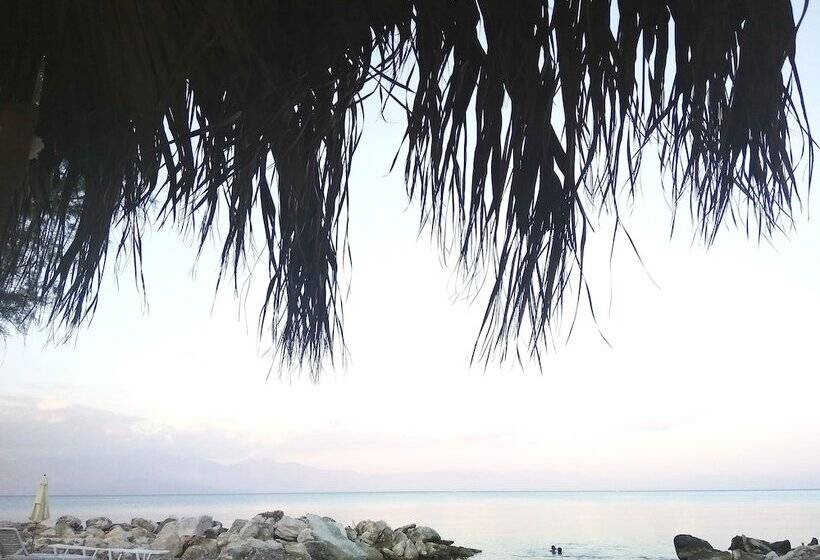 Sarantakis Apartments