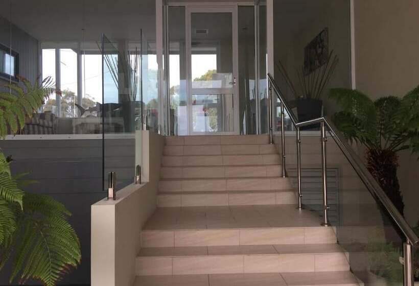 Southbound Escape At The Wharf