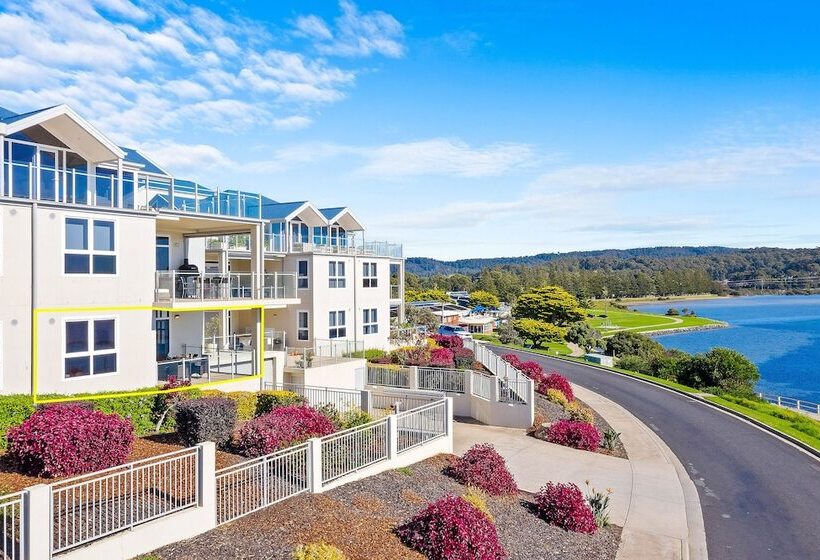 Southbound Escape At The Wharf