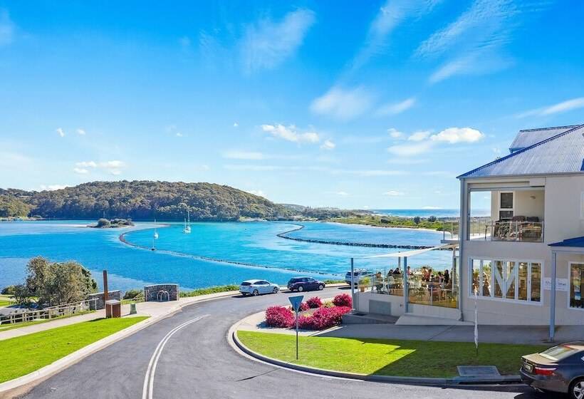 Southbound Escape At The Wharf