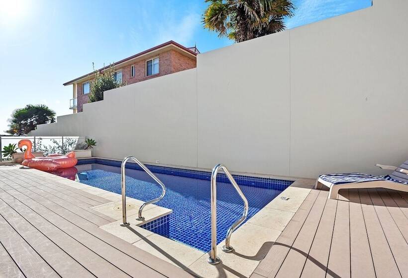 Southbound Escape At The Wharf