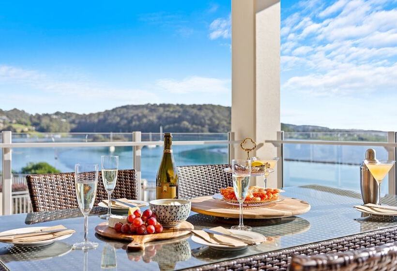 Southbound Escape At The Wharf