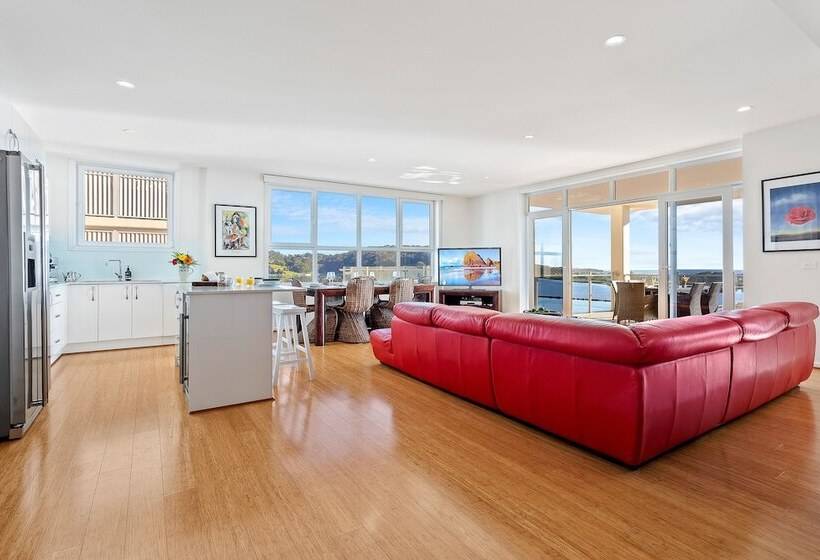 Southbound Escape At The Wharf