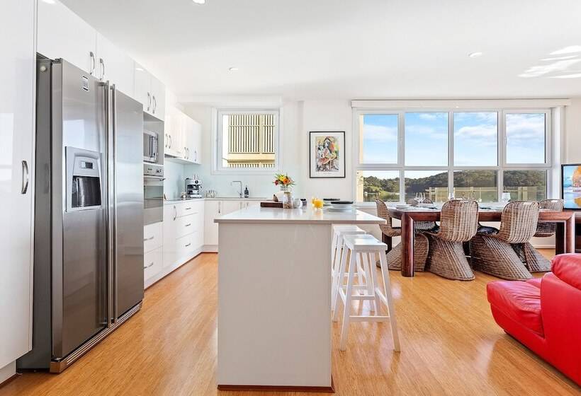 Southbound Escape At The Wharf