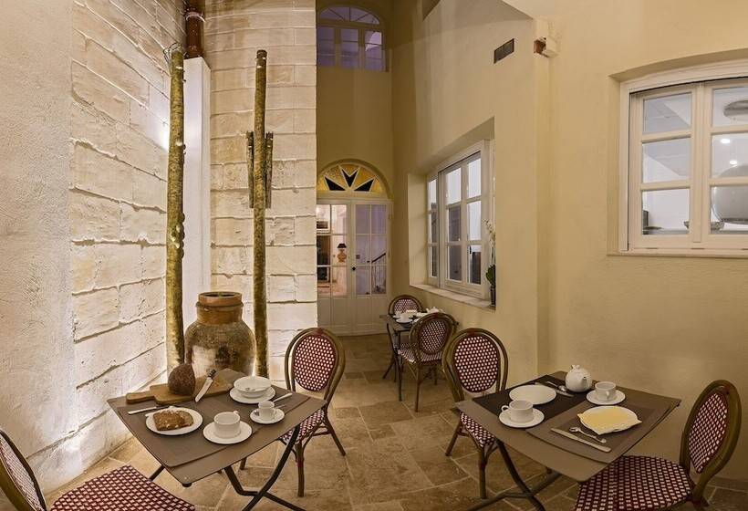 مسافرخانه The Snop House