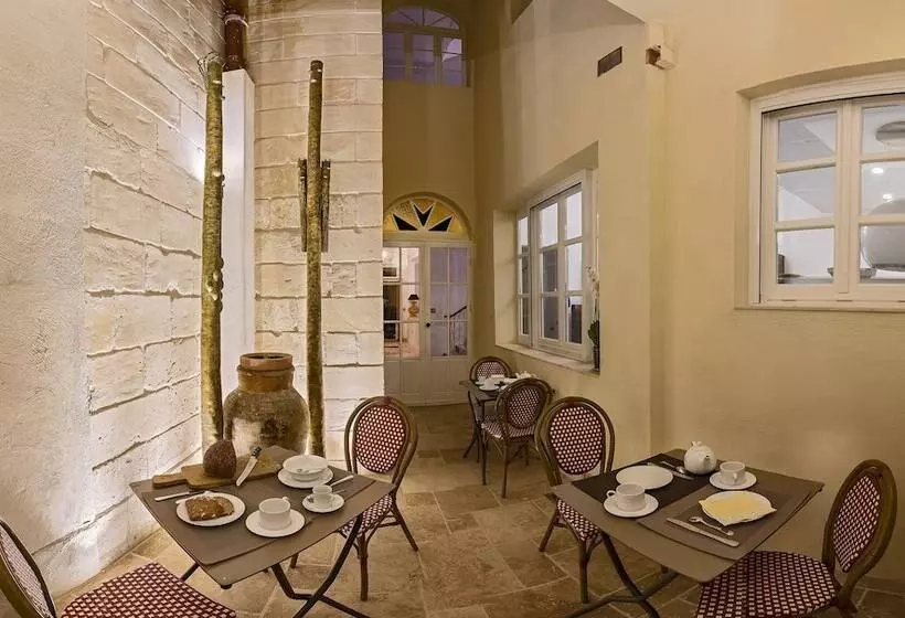 مسافرخانه The Snop House