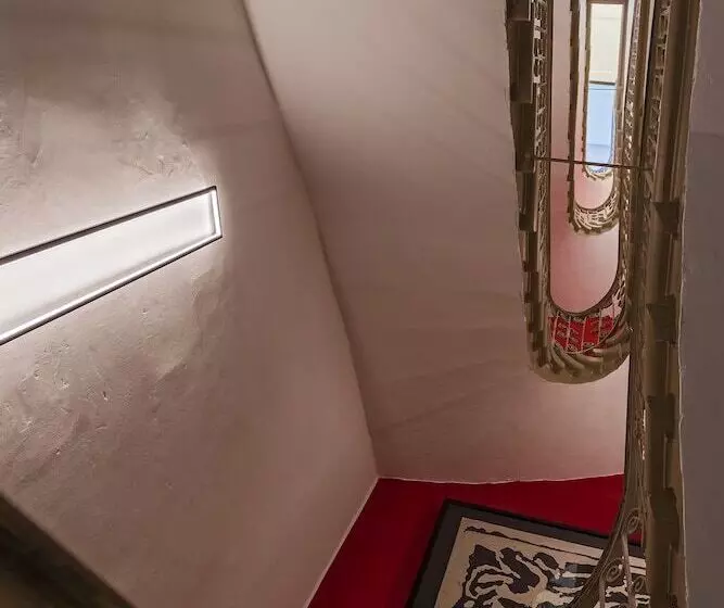 مسافرخانه The Snop House