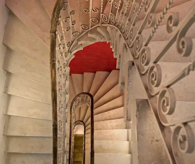 مسافرخانه The Snop House