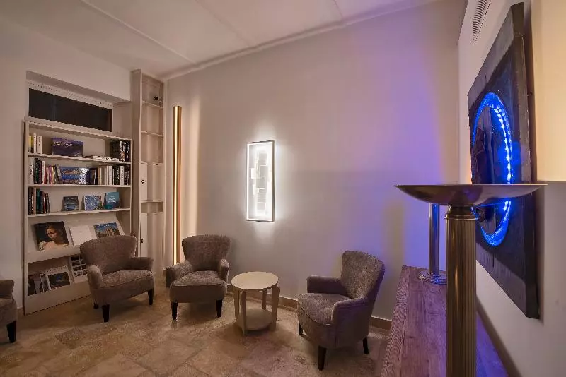 مسافرخانه The Snop House
