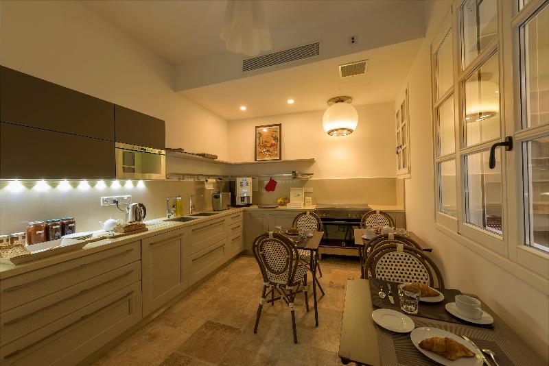 مسافرخانه The Snop House