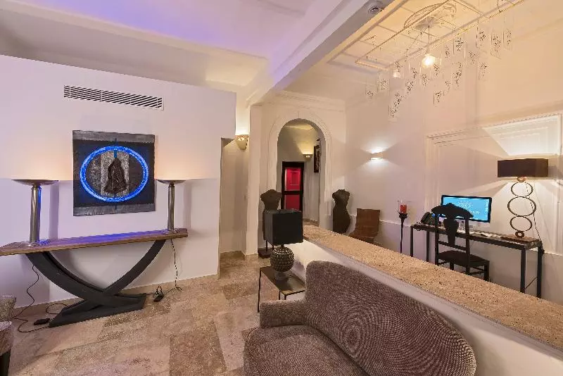 مسافرخانه The Snop House