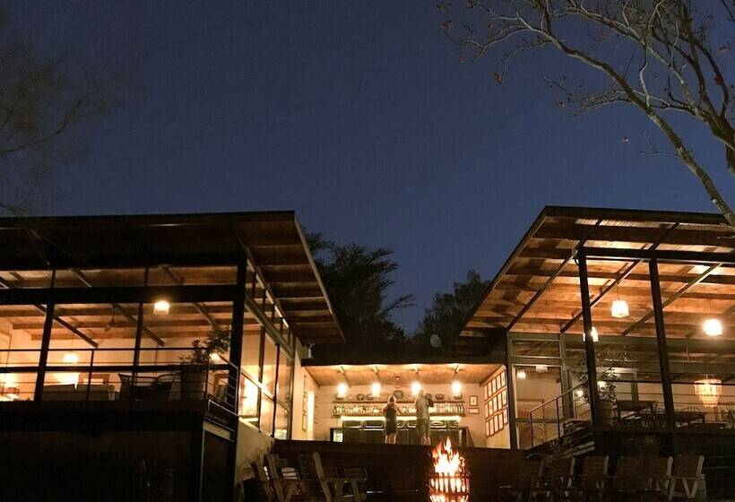 Отель Fugitives Drift Guest House