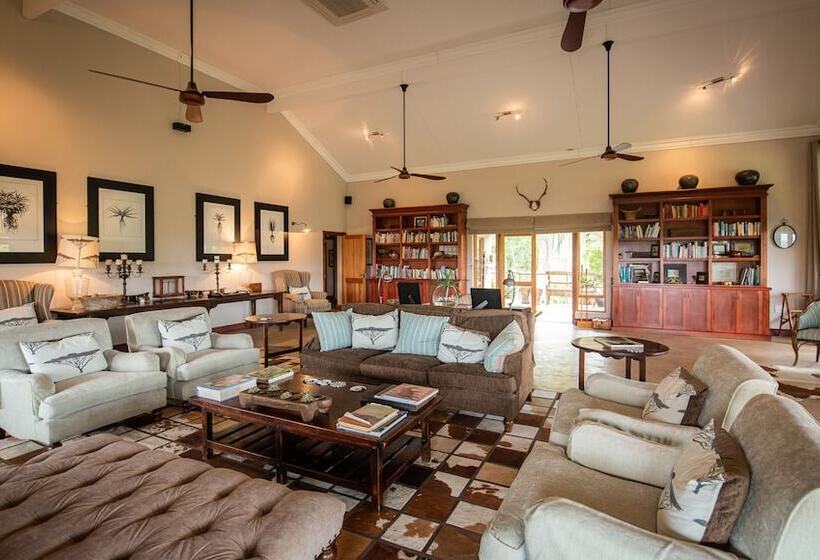 Отель Fugitives Drift Guest House