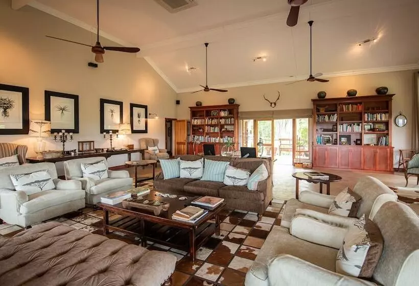 Hotelli Fugitives Drift Guest House