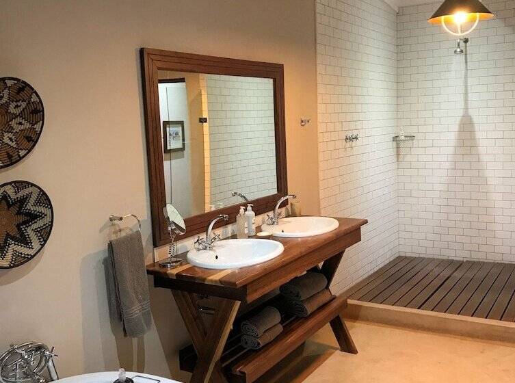 Отель Fugitives Drift Guest House